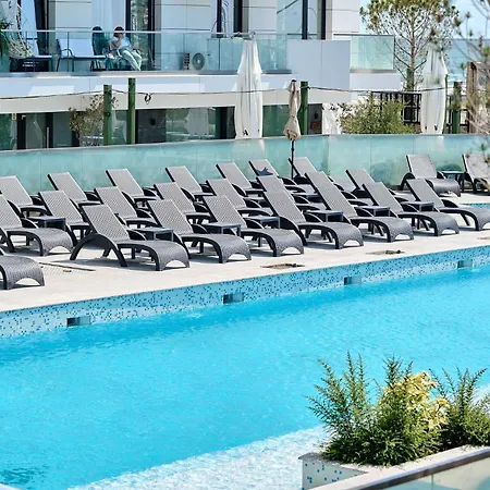 Ambient In Infinity Pool & Apartment