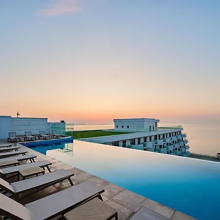 Апартаменты Ambient In Infinity Pool & Spa-parking *