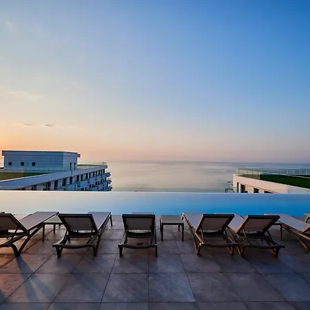 Ambient In Infinity Pool &